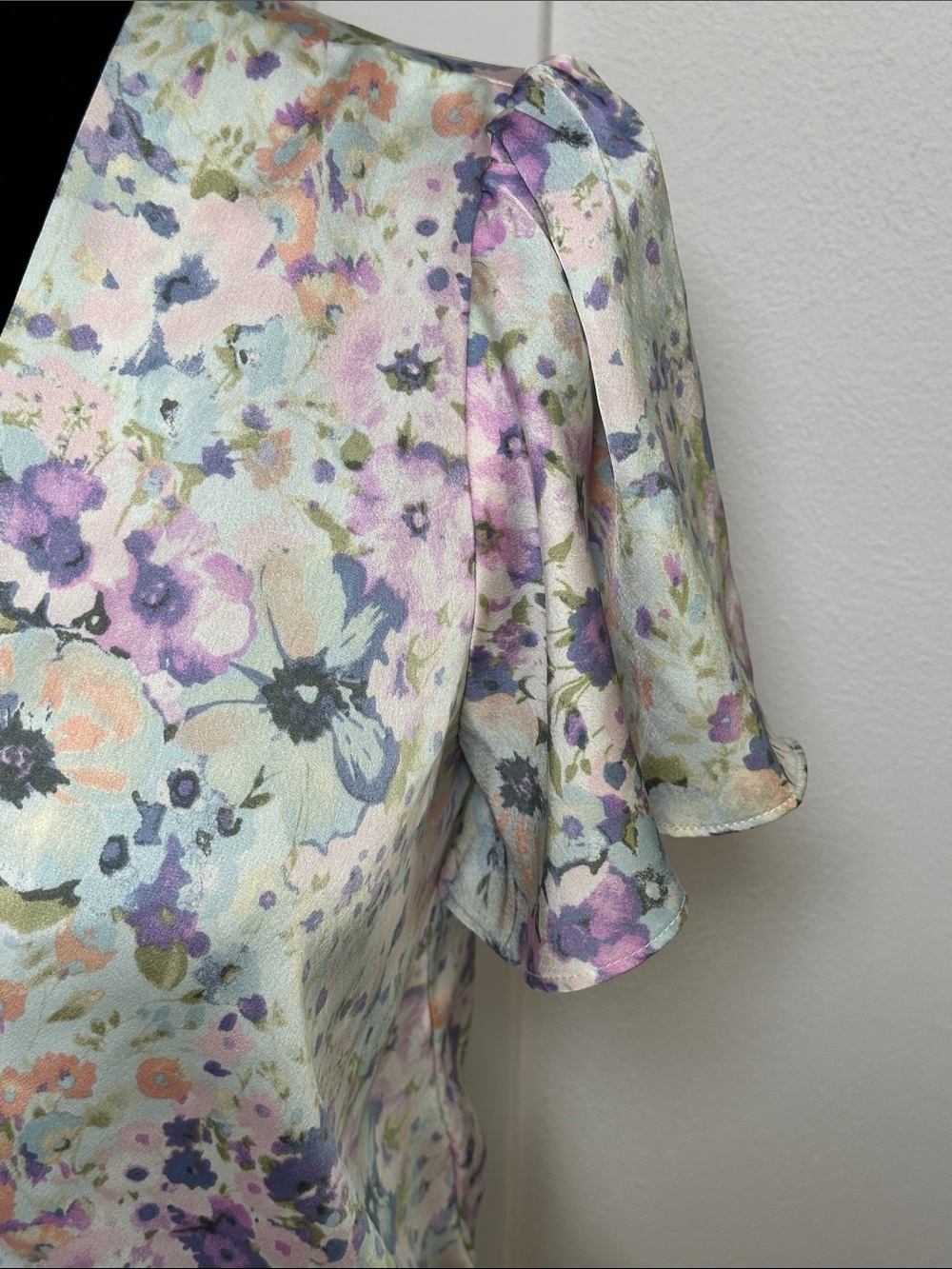 ASTR The Label * Pastel Floral Wrap Blouse in Pastels Sz M - Picture 2 of 11